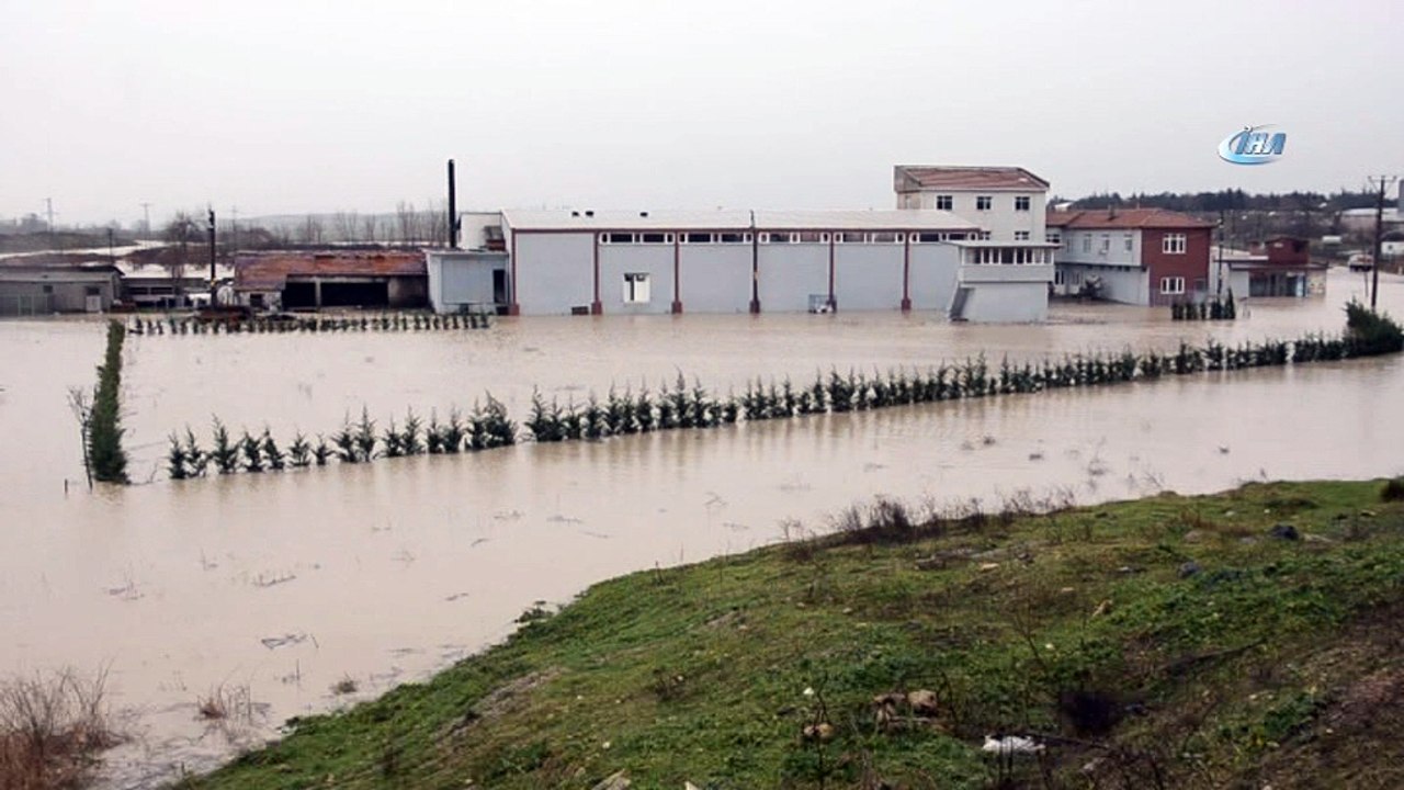 Sağanak yağmur sonrası Hayrabolu deresi taştı