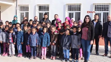 Adıyaman Özden Öğretmen E-mail Gönderdi, Öğrencilere Kıyafet Yağdı