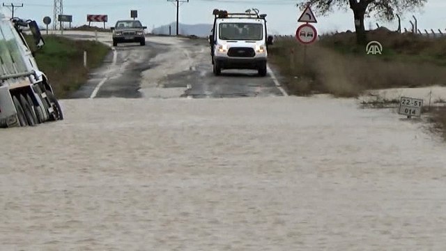 Sağanak nedeniyle Enez yolu ulaşıma kapandı - EDİRNE