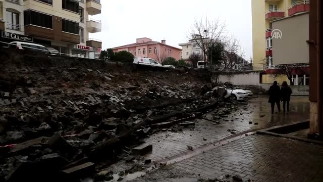 Sitenin İstinat Duvarı Çöktü - Tekirdağ