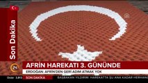 Mehmetçik için Türk bayrağı ördü