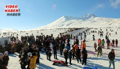 (22 Ocak 2018) ERCİYES’E REKOR ZİYARETÇİ ERCİYES'İ HAFTA SONU YAKLAŞIK 100 BİN KİŞİ ZİYARET ETTİ.