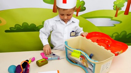 Даник играет в Доктора - Интересное видео для детей с докторским набором Battat