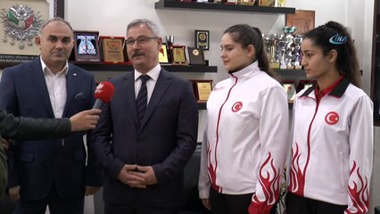 Başkan Yaralı başarılı tekvandocuları altınla ödüllendirdi