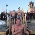 Bain glacé pour l'Épiphanie Orthodoxe en Russie