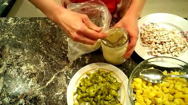 Салат Хрустальный с курицей (мясом). Салат слоеный с курицей. Праздничный салат рецепт.