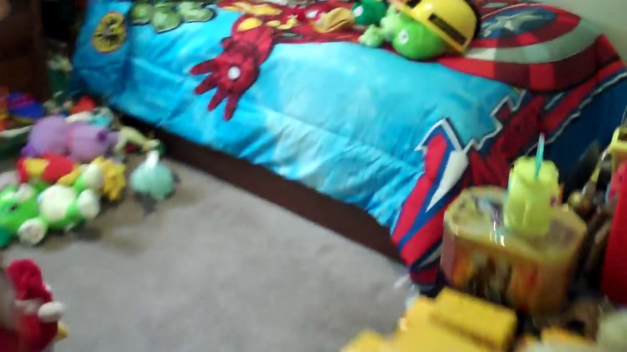 Angry Birds VS. Webkinz! War on Two Fronts!