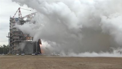 Schall und Rauch: NASA testet Raketentriebwerk
