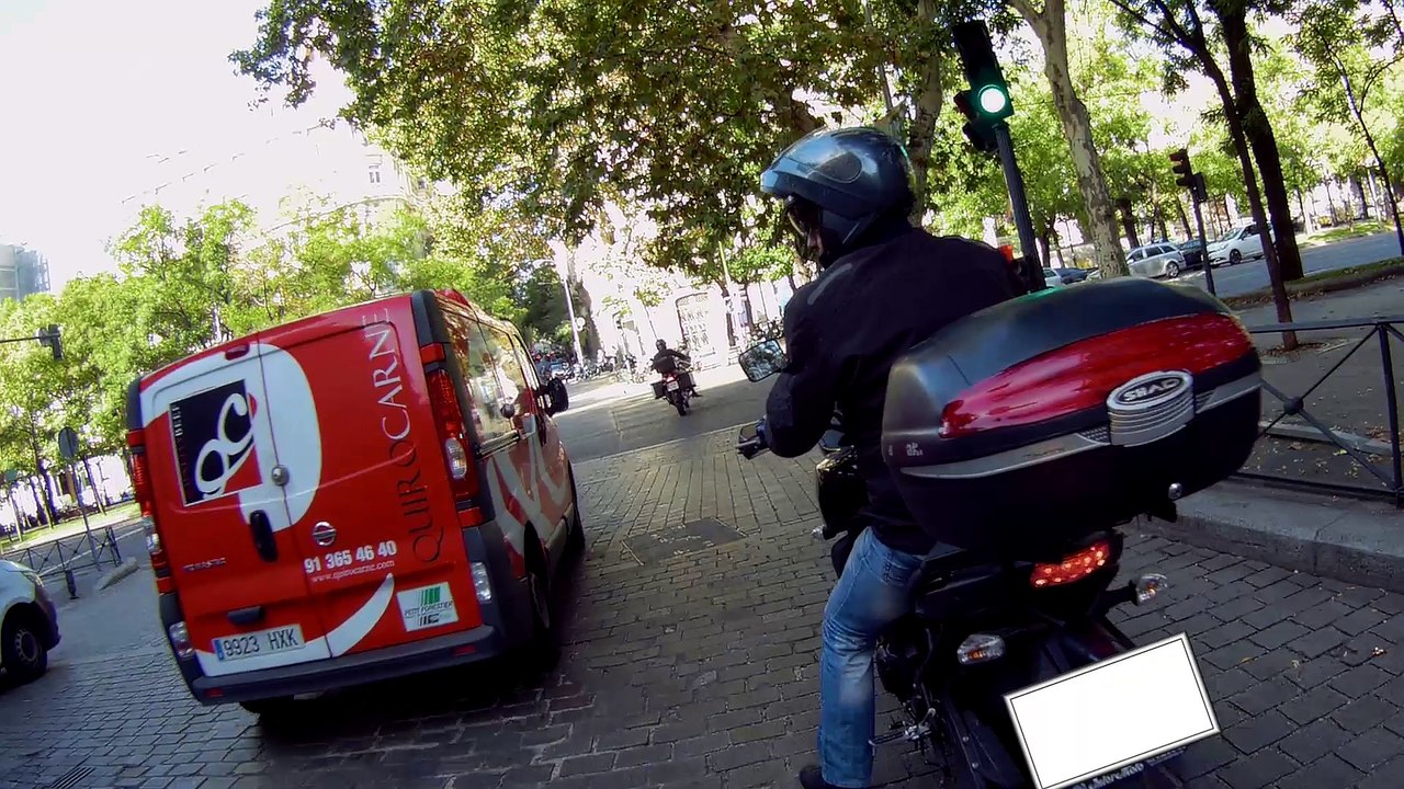 Como engrasar la cadena de tu moto, sin caballete ni ayudas.