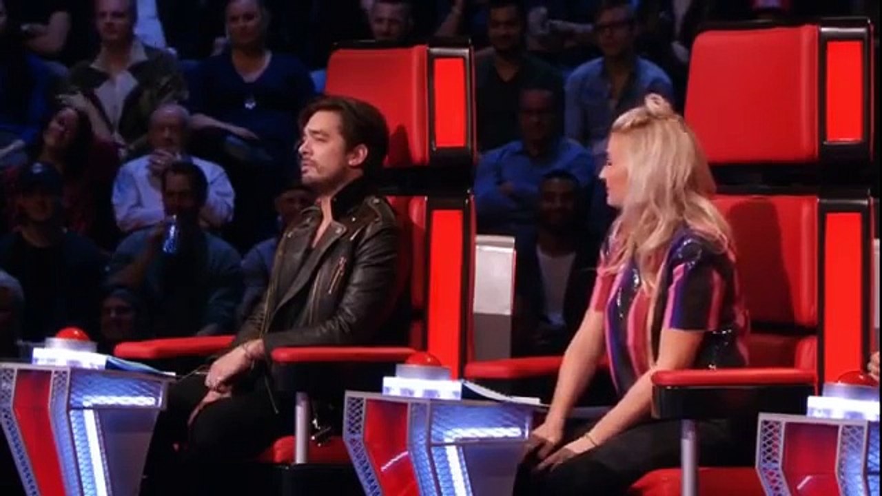 'Jij hoort hier niet thuis' - Bikkelharde Anouk in The Knockouts - The Voice of Holland