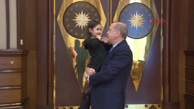 Cumhurbaşkanı Erdoğan, Irmak Ayşe ile Külliye'de Görüştü