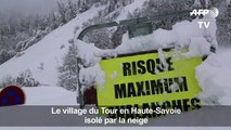 Le village du Tour en Haute-Savoie isolé par la neige