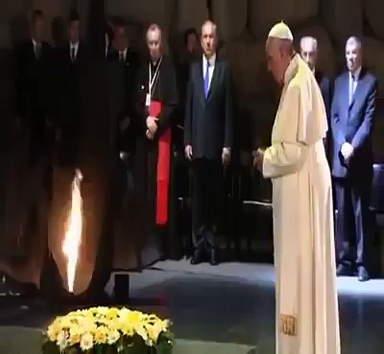 Pape François a d´autres DIEUX que ce qu'il vend lui-même
