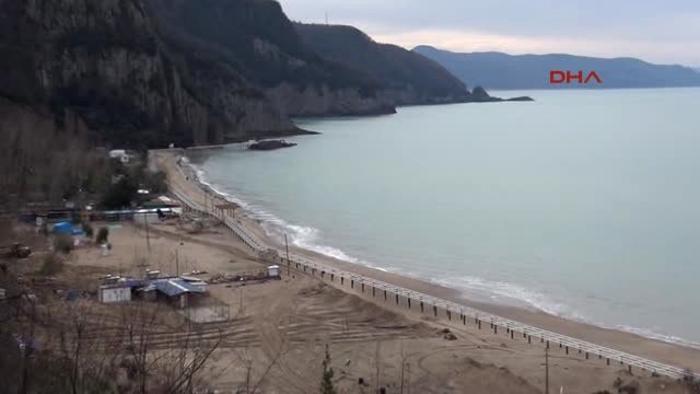 Bartın'da Fırtınada Hasar Gören Yürüyüş Yolunun Enkazı Toplanıyor