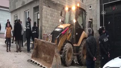 Afrin'den Atılan Roket Ahıra İsabet Etti