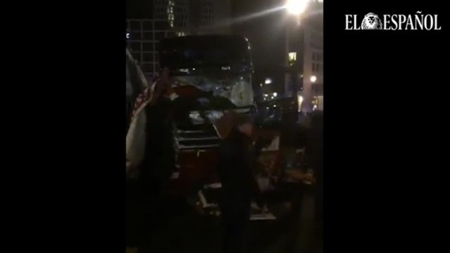 Un camión irrumpe en un mercado navideño de Berlín y mata a varias personas
