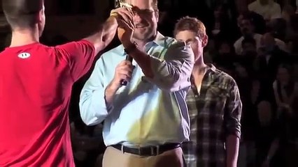 Il désarme deux agresseurs en un temps record