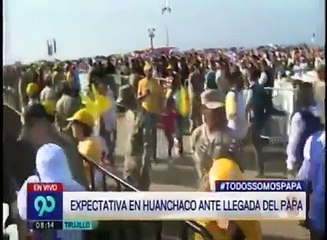 Reportero y devota lloran ante la llegada del papa Francisco a Trujillo