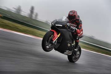 2018 Ducati Panigale V4 Prototype: Quest to Ride the New Superbike