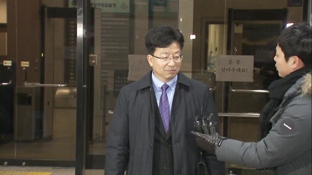 장석명 전 비서관 귀가...MB 정부 국정원 특활비 수사 박차 / YTN
