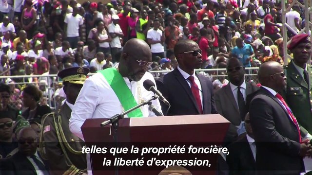 Le nouveau président du Liberia George Weah prête serment