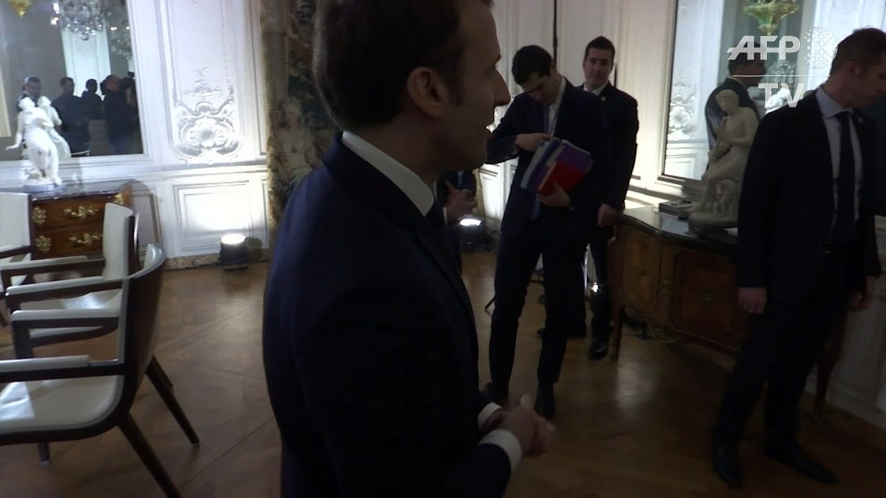 Macron obtient des annonces d'investissements e...