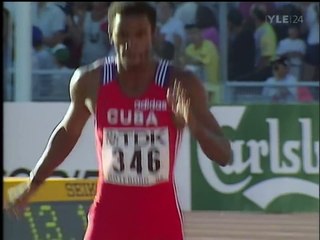 Iván Pedroso ogra la medalla de oro en el Campeonato del mundo de atletismo en Suecia. 8,70 metros.