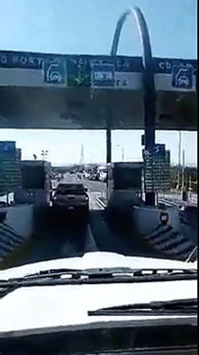 Este trailero tiene los huevos que le faltan a muchos mexicanos