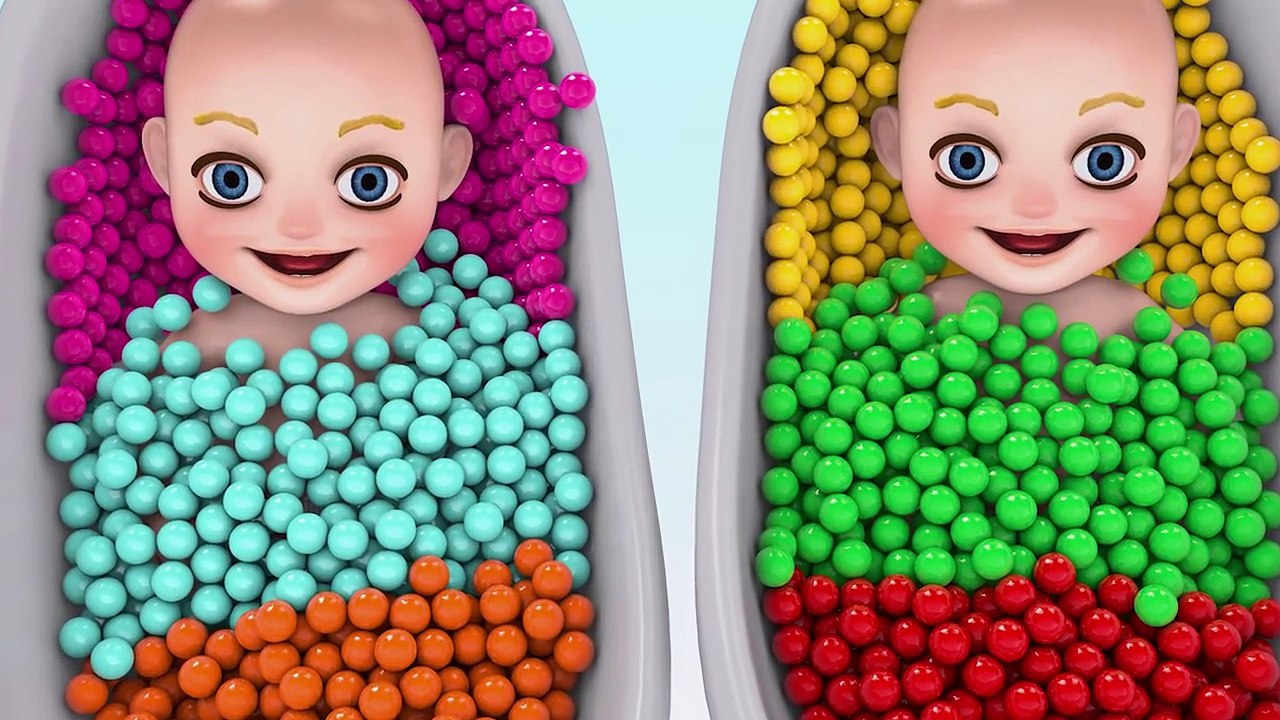 3D Baby doll bath time Learn colors Surprise Eggs - Finger Family Song Nursery R