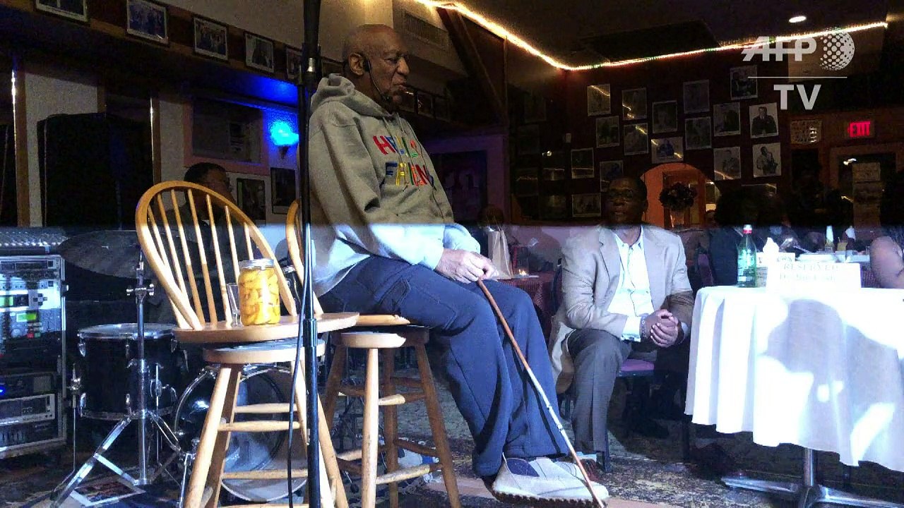 Cosby performs for first time since assault charge