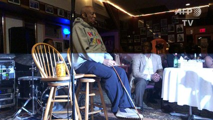 Cosby performs for first time since assault charge