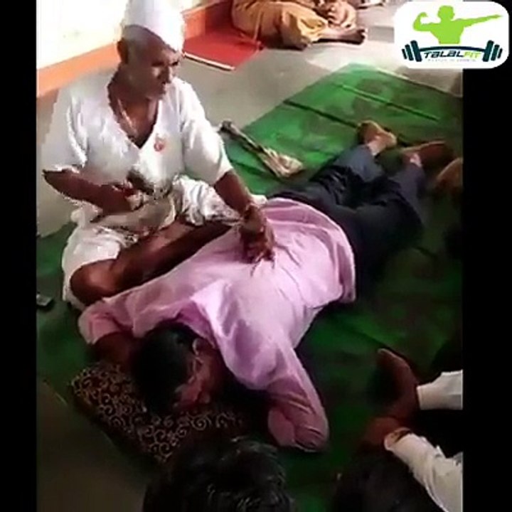 Cet homme a la solution pour vos problèmes de dos... Ou pas!