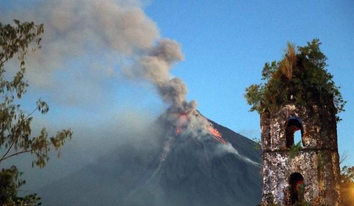 Yanardağ harekete geçti: 26 bin kişi tahliye edildi