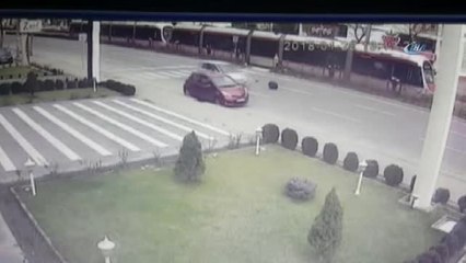 Dalgınlığın Bedeli Ağır Oldu...tramvay, Motosiklet Sürücüsüne Böyle Çarptı