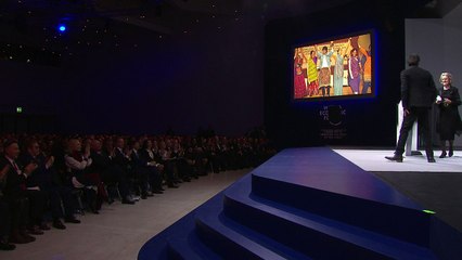 Cate Blanchett, Elton John et Shah Rukh Khan récompensés à Davos