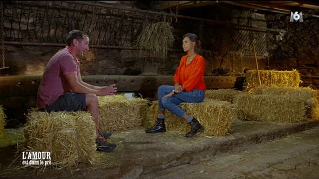 La question de Karine Le Marchand dans L'amour est dans le pré qui fait réagir les internautes - Regardez