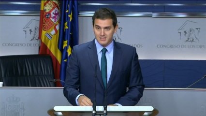 Rivera habla con Rajoy y le confirma el "sí" de Ciudadanos a su investidura