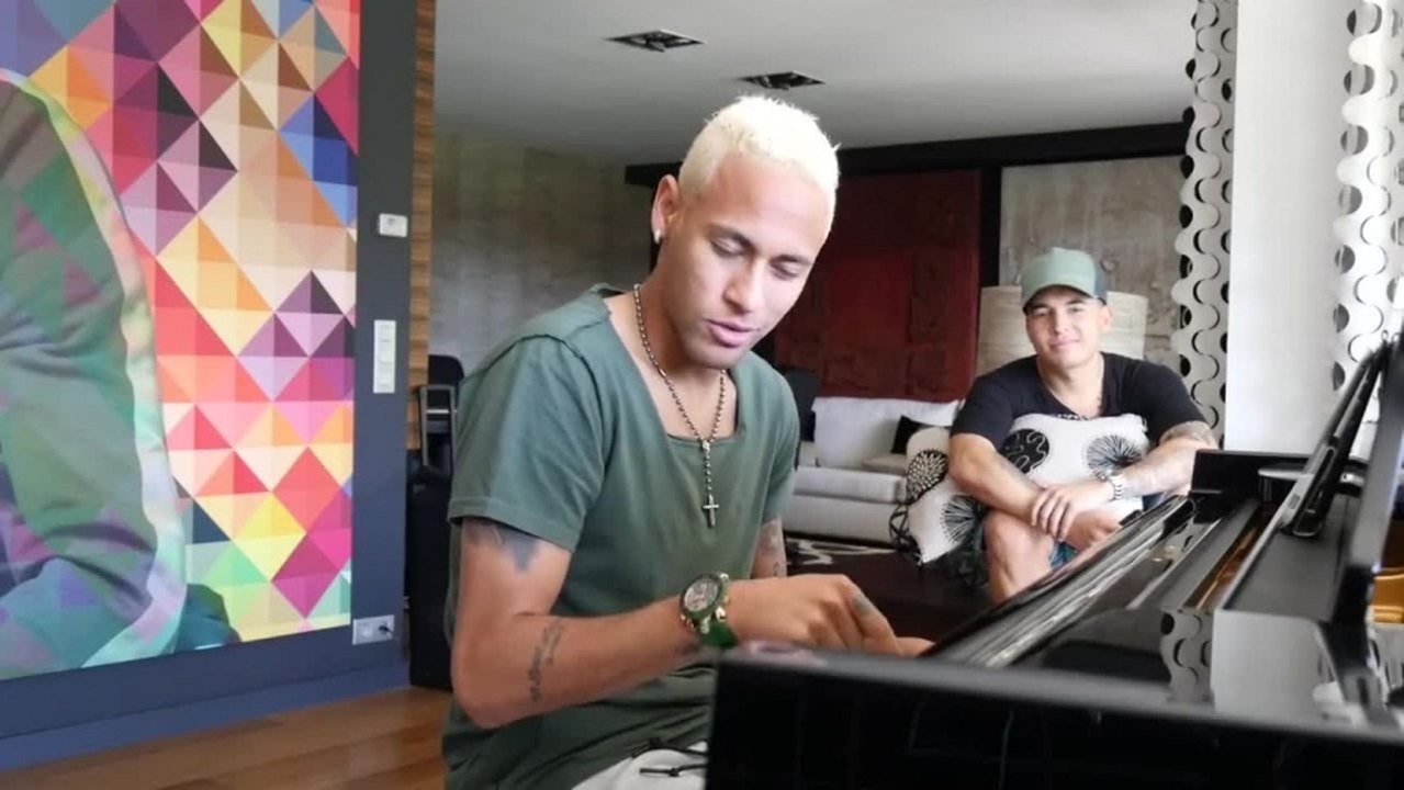 Neymar canta