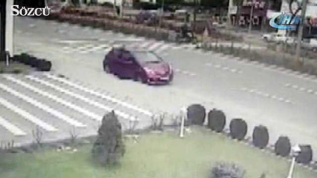 Tramvay kazası güvenlik kamerasına böyle yansıdı