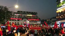 Người dân đi bão sau trận bán kết U23 Việt Nam