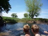 Ces enfants faisaient un tour de bateau quand soudain une chose arrive…