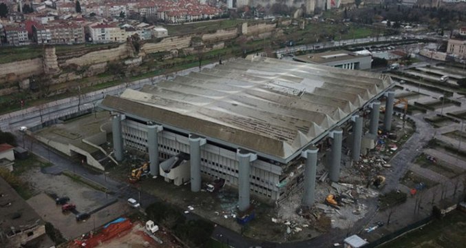 Abdi İpekçi Spor Salonunun Yıkımı Başladı