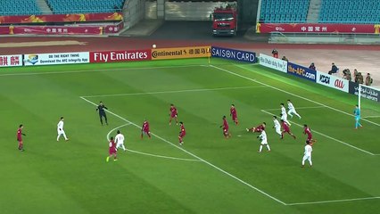 Nguyen Quang Hai strikes again to keep Vietnam in the running