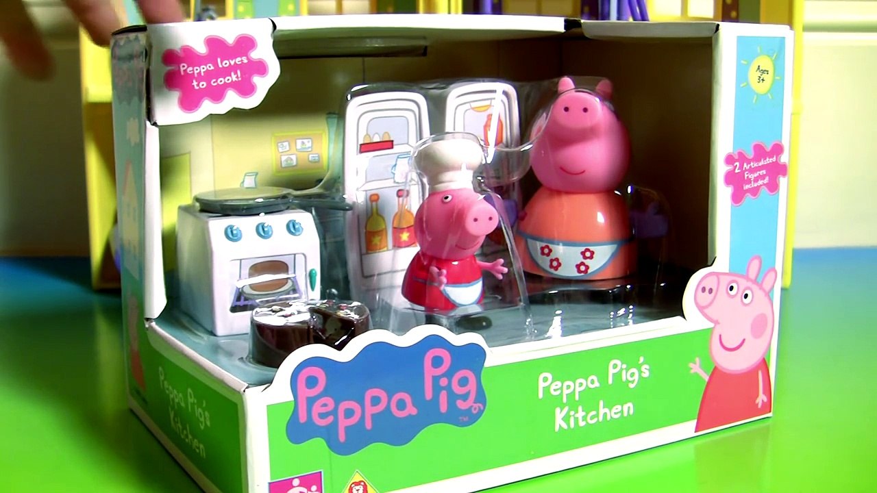 Chef Peppa Pig Cooking and Baking Cakes in Peppa Pig Microwave Oven Toy Play Doh