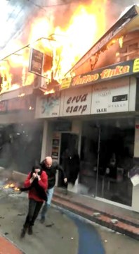 Doğum Günü Kutlamasında Çıkan Yangından Çığlık Çığlığa Böyle Kaçtılar