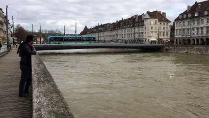 Besançon : le Doubs en crue