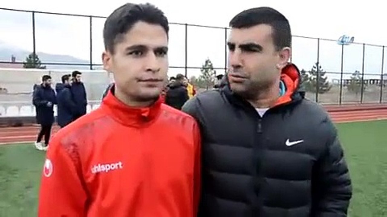 Gülbay Türkücü, un jeune homme de 22 ans, a fait un énorme retourné acrobatique avec un ballon de baudruche…