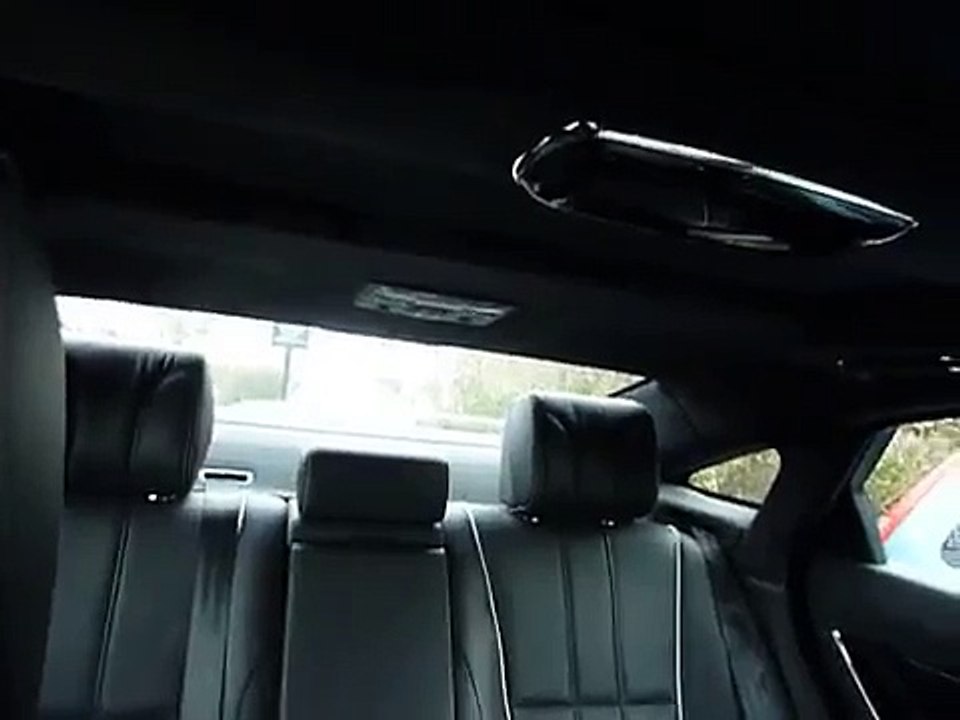 Electric rear sun blind in Jaguar XJ