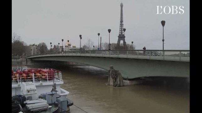 Crue de la Seine à Paris : le zouave a de l'eau aux genoux
