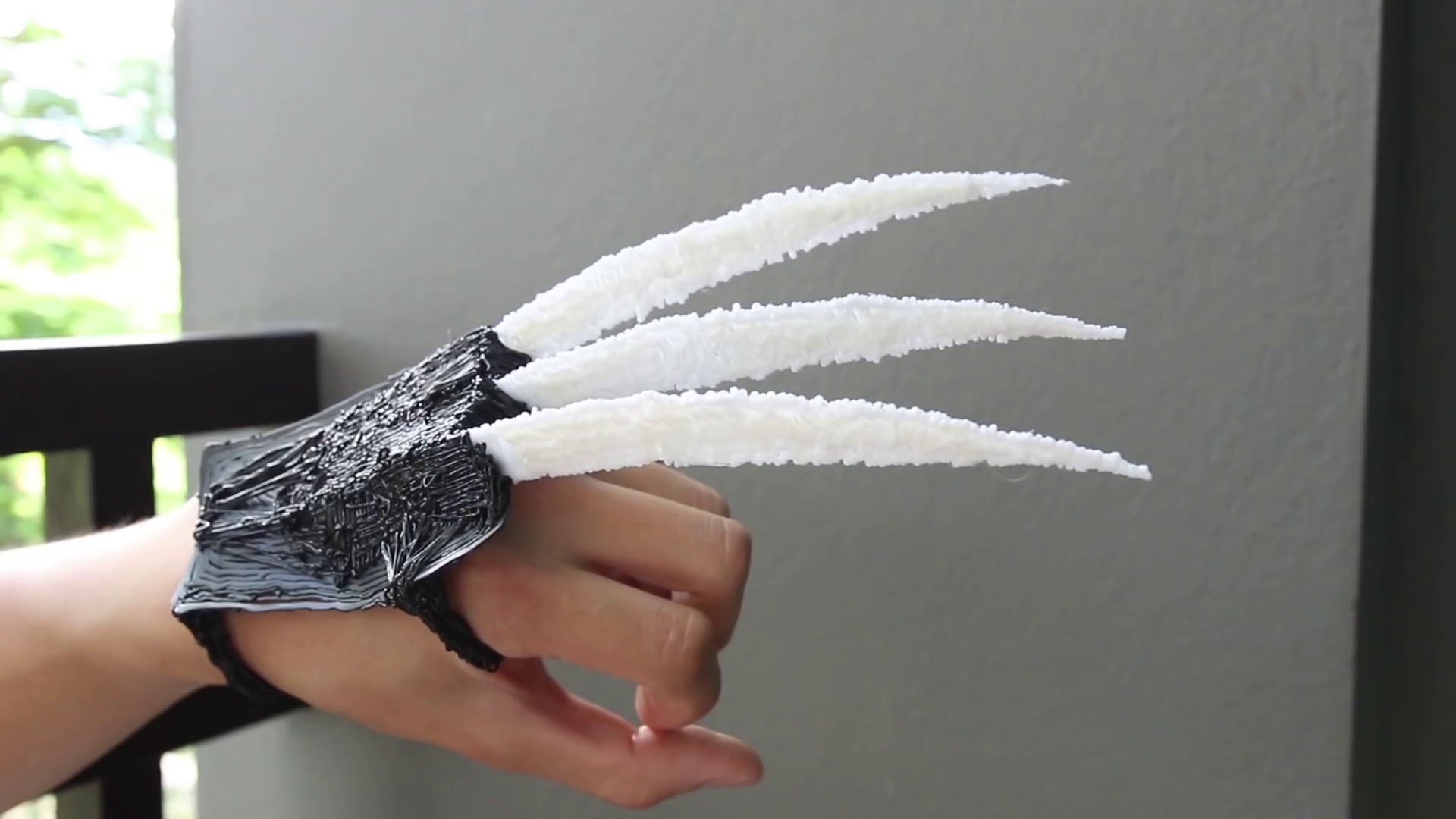 Faire des griffes wolverine avec un stylo 3D - Video Dailymotion